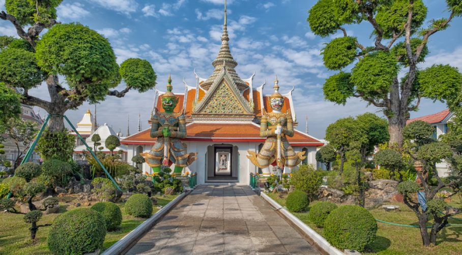 Two,Giant,Protectors,At,The,Wat,Arun,Temple,In,Bangkok,